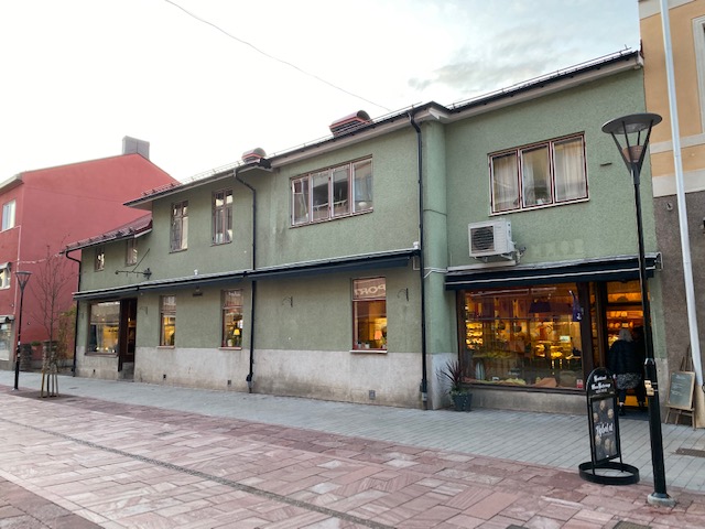 Nybelagd gågata vid Kaffestugan